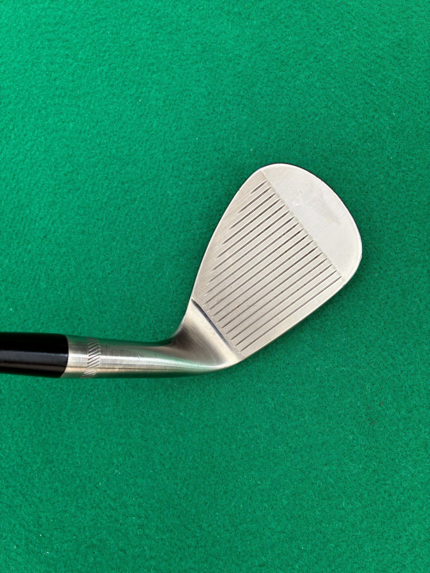 Titleist Vokey SM8 52 degree wedge (left handed)